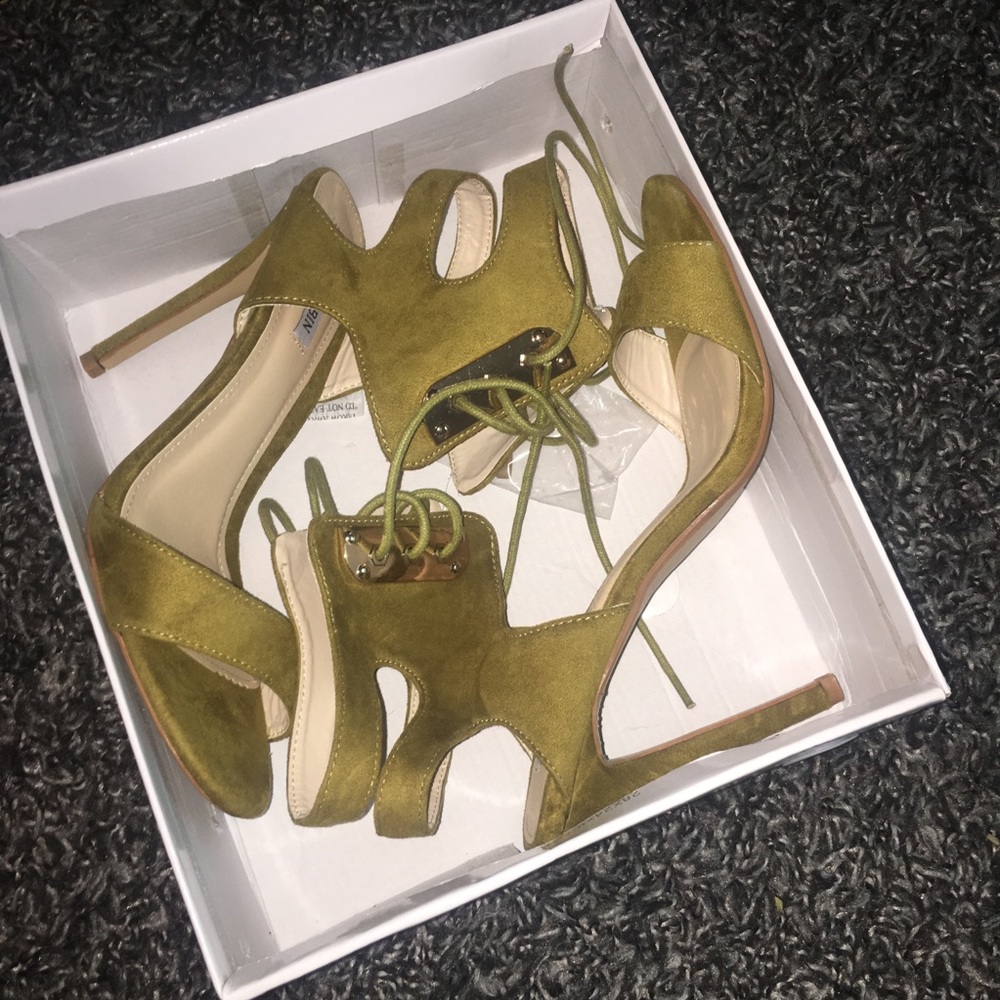 OLIVE LACE UP HEELS